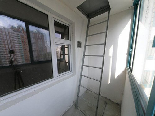 Что делать с пожарной лестницей на балконе (лоджии) | Компания Балкон54
